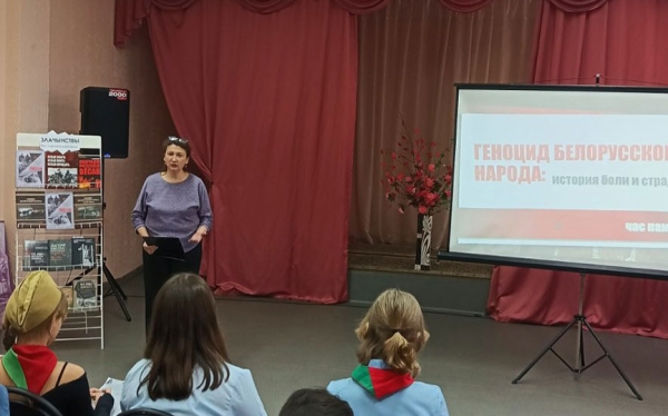 Сотрудники районной библиотеки провели патриотический час памяти для учеников Жемчужненской СШ 