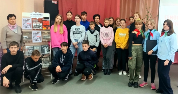 Сотрудники районной библиотеки провели патриотический час памяти для учеников Жемчужненской СШ 