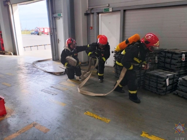 Учения МЧС прошли на аккумуляторном заводе под Брестом Учения МЧС прошли на аккумуляторном заводе под Брестом