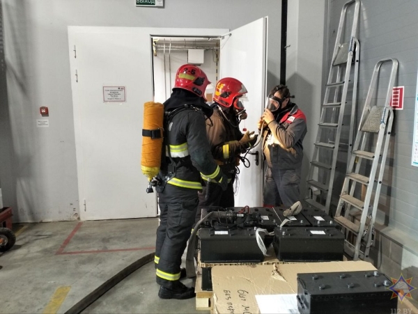 Учения МЧС прошли на аккумуляторном заводе под Брестом Учения МЧС прошли на аккумуляторном заводе под Брестом