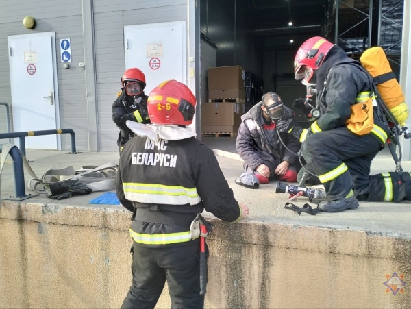 Учения МЧС прошли на аккумуляторном заводе под Брестом Учения МЧС прошли на аккумуляторном заводе под Брестом