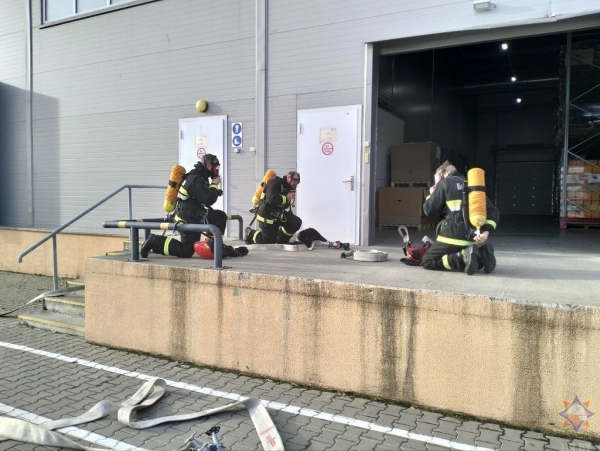 Учения МЧС прошли на аккумуляторном заводе под Брестом Учения МЧС прошли на аккумуляторном заводе под Брестом