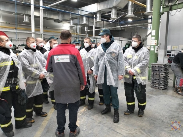 Учения МЧС прошли на аккумуляторном заводе под Брестом Учения МЧС прошли на аккумуляторном заводе под Брестом