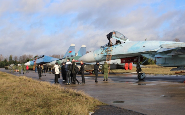 В 61-й авиабазе в Барановичах прошел день открытых дверей