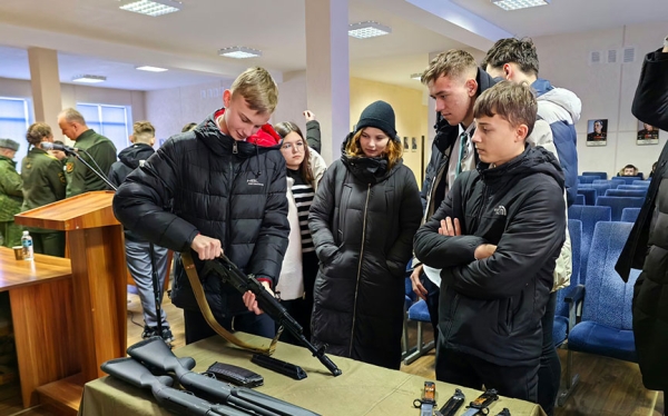 В 61-й авиабазе в Барановичах прошел день открытых дверей