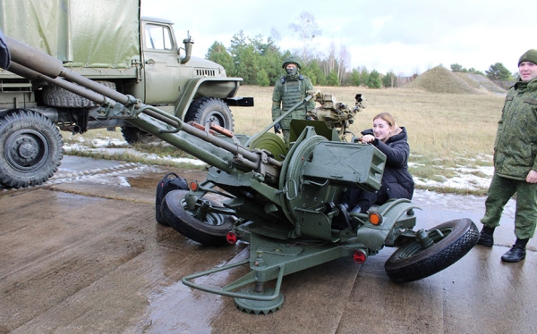 В 61-й авиабазе в Барановичах прошел день открытых дверей