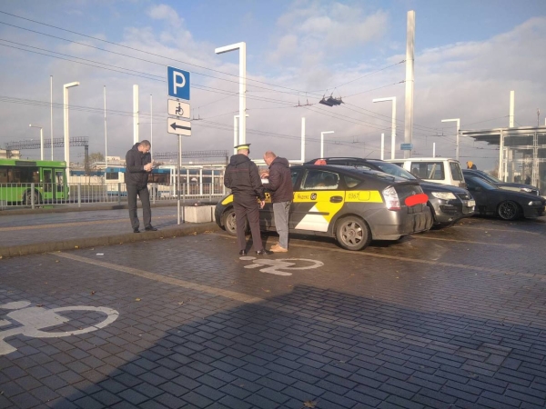 В Бресте проверяют автомобили такси