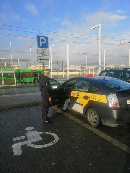 В Бресте проверяют автомобили такси