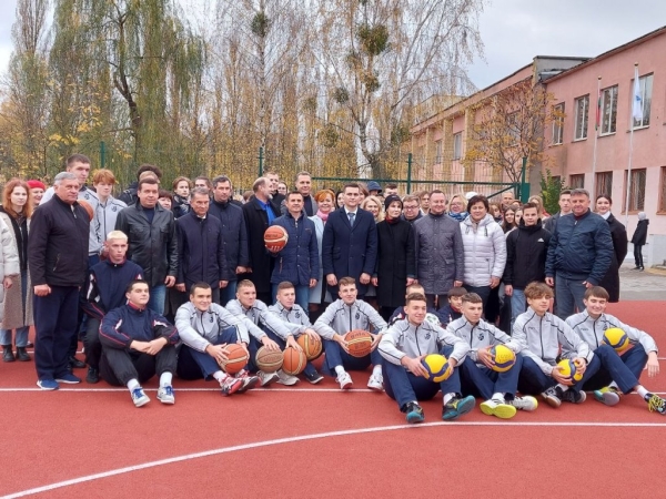 В БрГТУ торжественно открыли спортивную площадку В БрГТУ торжественно открыли спортивную площадку