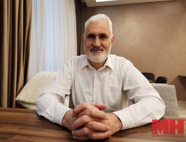 В маршрутке езжу, сложившись пополам. Как живет минчанин, чей рост превышает 2 метра В маршрутке езжу, сложившись пополам. Как живет минчанин, чей рост превышает 2 метра