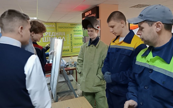 В первой школе завершилась неделя профессиональной моды «От вчерашней мечты к завтрашней профессии» В первой школе завершилась неделя профессиональной моды «От вчерашней мечты к завтрашней профессии»