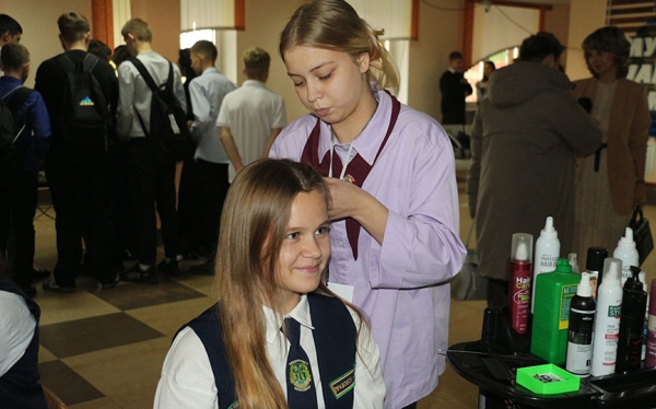 В первой школе завершилась неделя профессиональной моды «От вчерашней мечты к завтрашней профессии» В первой школе завершилась неделя профессиональной моды «От вчерашней мечты к завтрашней профессии»