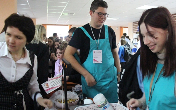 В первой школе завершилась неделя профессиональной моды «От вчерашней мечты к завтрашней профессии» В первой школе завершилась неделя профессиональной моды «От вчерашней мечты к завтрашней профессии»