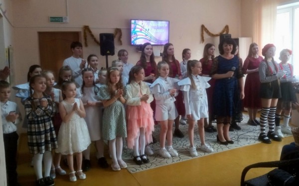 В рамках проекта «Моя малая Родина - часть большой страны» учащиеся гимназии № 3 подарили немного счастья тем, кто в этом особенно нуждается В рамках проекта «Моя малая Родина - часть большой страны» учащиеся гимназии № 3 подарили немного счастья тем, кто в этом особенно нуждается