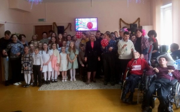 В рамках проекта «Моя малая Родина - часть большой страны» учащиеся гимназии № 3 подарили немного счастья тем, кто в этом особенно нуждается В рамках проекта «Моя малая Родина - часть большой страны» учащиеся гимназии № 3 подарили немного счастья тем, кто в этом особенно нуждается