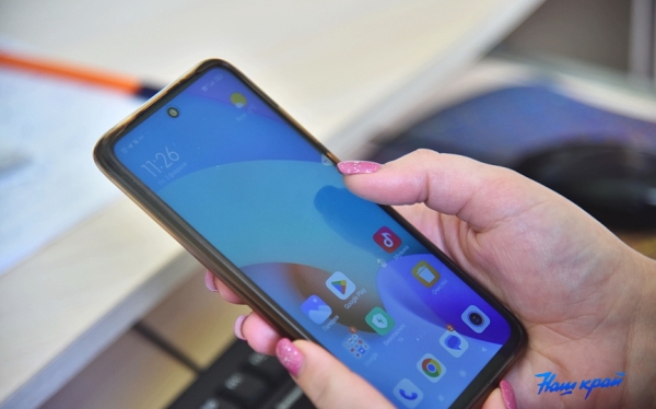 Жительница Барановичей хотела купить телефон в интернете, но осталась без гаджета и денег