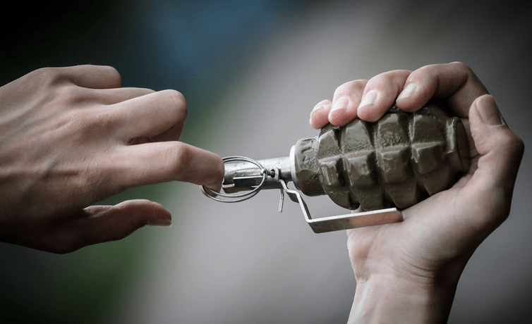 Брестчанин нашел в лесу противотанковую гранату: в результате стал инвалидом и получил условный срок