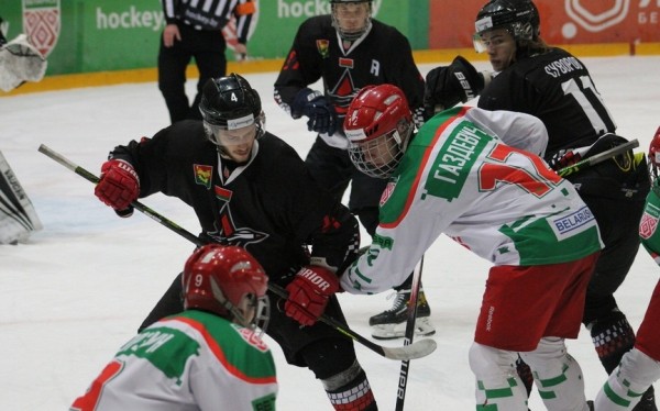 «Авиатор» встретился с единоличными лидерами чемпионата в высшей лиге