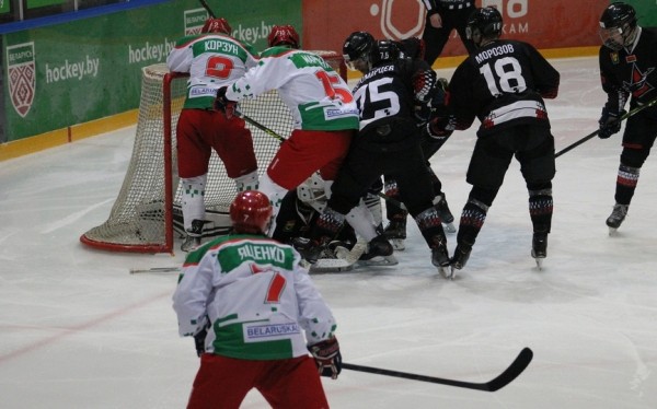 «Авиатор» встретился с единоличными лидерами чемпионата в высшей лиге