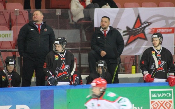 «Авиатор» встретился с единоличными лидерами чемпионата в высшей лиге