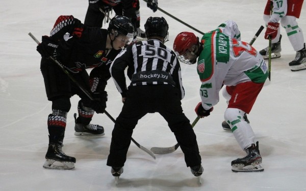 «Авиатор» встретился с единоличными лидерами чемпионата в высшей лиге