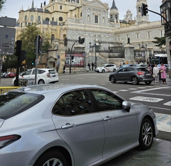 Белоруска устала ждать мужа из рейсов и вместе с ним ушла в дальнобой Белоруска устала ждать мужа из рейсов и вместе с ним ушла в дальнобой