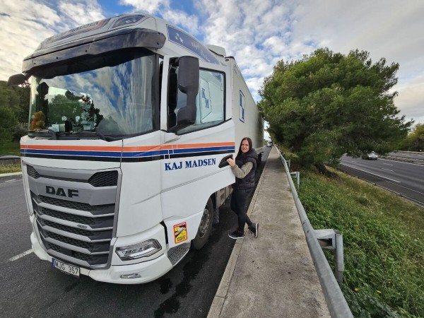 Белоруска устала ждать мужа из рейсов и вместе с ним ушла в дальнобой Белоруска устала ждать мужа из рейсов и вместе с ним ушла в дальнобой