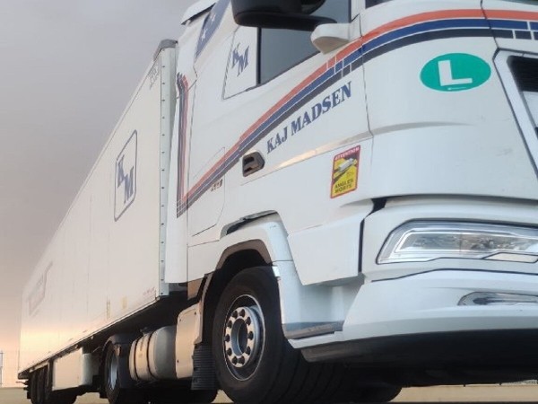 Белоруска устала ждать мужа из рейсов и вместе с ним ушла в дальнобой Белоруска устала ждать мужа из рейсов и вместе с ним ушла в дальнобой