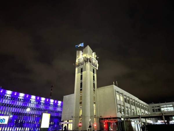 Флаг Бреста на башне ЦУМа теперь с подсветкой Флаг Бреста на башне ЦУМа теперь с подсветкой