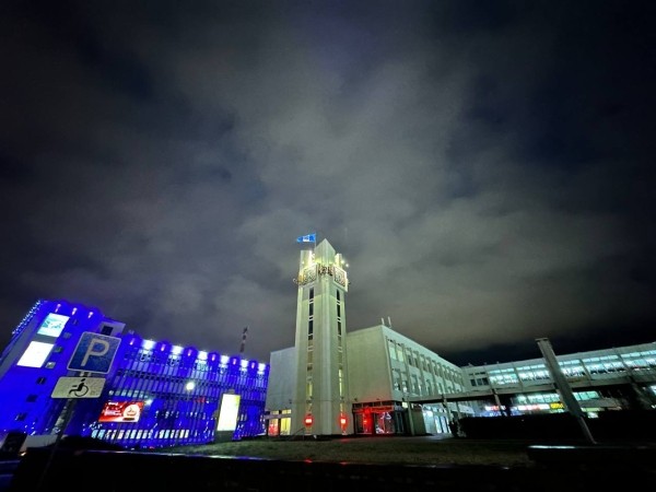 Флаг Бреста на башне ЦУМа теперь с подсветкой Флаг Бреста на башне ЦУМа теперь с подсветкой