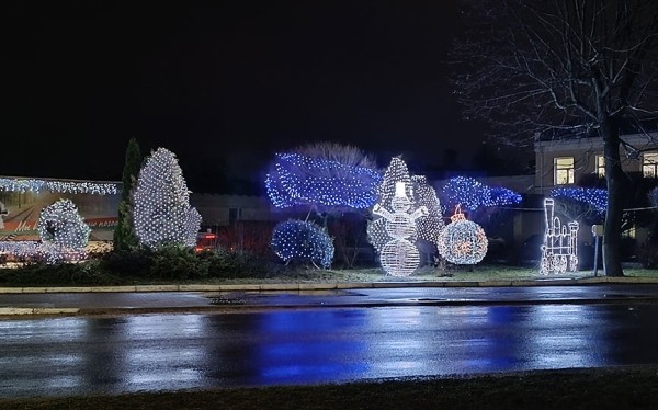 Фотофакт: музей железнодорожной техники в Барановичах сияет новогодними огнями Фотофакт: музей железнодорожной техники в Барановичах сияет новогодними огнями