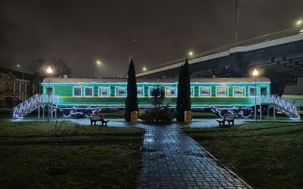Фотофакт: музей железнодорожной техники в Барановичах сияет новогодними огнями Фотофакт: музей железнодорожной техники в Барановичах сияет новогодними огнями