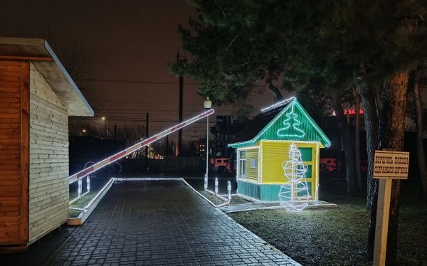 Фотофакт: музей железнодорожной техники в Барановичах сияет новогодними огнями Фотофакт: музей железнодорожной техники в Барановичах сияет новогодними огнями
