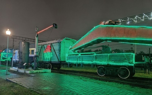 Фотофакт: музей железнодорожной техники в Барановичах сияет новогодними огнями Фотофакт: музей железнодорожной техники в Барановичах сияет новогодними огнями
