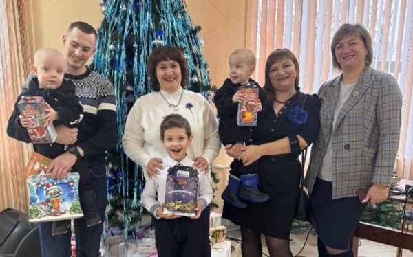 Фоторепортаж. В Барановичском ГДК прошла елка для детей с ограниченными возможностями