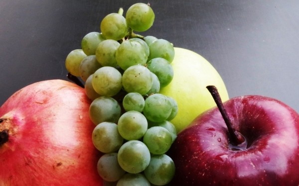 Каким фруктам отдавать предпочтение в новогодние праздники, рассказала нутрициолог