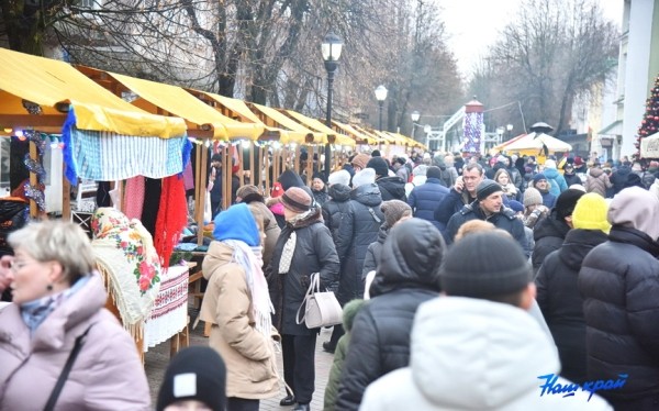 Мини-«Берестейские сани»! В Барановичах зажигать огни на главной елке будут по-новому