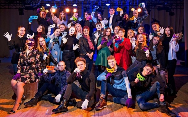 На юбилейный спектакль приглашает народный молодежный театр миниатюр «Сафіт» БарГУ На юбилейный спектакль приглашает народный молодежный театр миниатюр «Сафіт» БарГУ