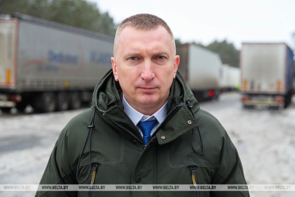 Очередь из фур на подъезде к «Козловичам» растянулась более чем на 30 км Очередь из фур на подъезде к «Козловичам» растянулась более чем на 30 км