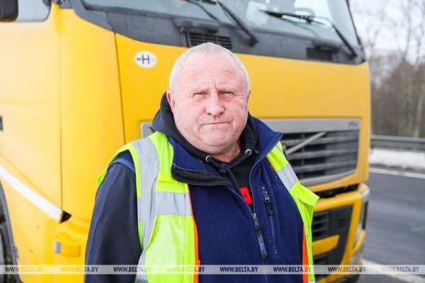 Очередь из фур на подъезде к «Козловичам» растянулась более чем на 30 км Очередь из фур на подъезде к «Козловичам» растянулась более чем на 30 км