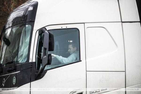 Очередь из фур на подъезде к «Козловичам» растянулась более чем на 30 км Очередь из фур на подъезде к «Козловичам» растянулась более чем на 30 км