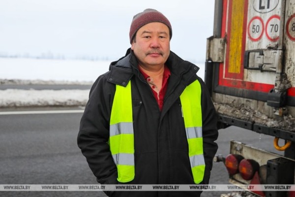 Очередь из фур на подъезде к «Козловичам» растянулась более чем на 30 км Очередь из фур на подъезде к «Козловичам» растянулась более чем на 30 км