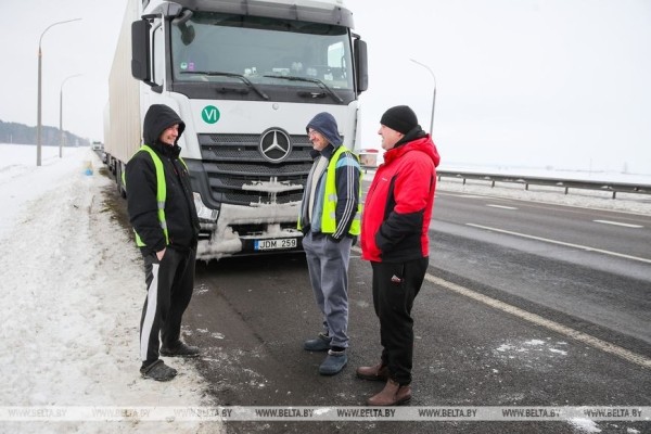 Очередь из фур на подъезде к «Козловичам» растянулась более чем на 30 км Очередь из фур на подъезде к «Козловичам» растянулась более чем на 30 км
