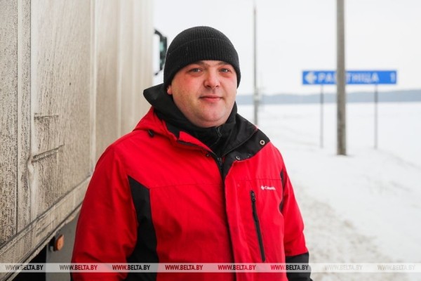 Очередь из фур на подъезде к «Козловичам» растянулась более чем на 30 км Очередь из фур на подъезде к «Козловичам» растянулась более чем на 30 км