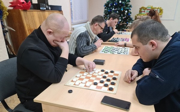 Первенство по шашкам среди инвалидов и людей старшего возраста в Барановичах Первенство по шашкам среди инвалидов и людей старшего возраста в Барановичах