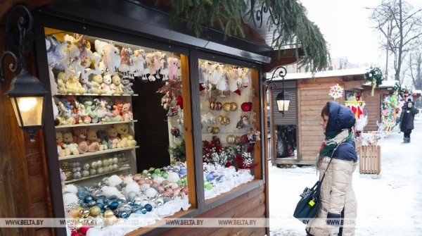 Пестрые, сияющие и манящие. Предновогодние ярмарки открылись в Бресте Пестрые, сияющие и манящие. Предновогодние ярмарки открылись в Бресте