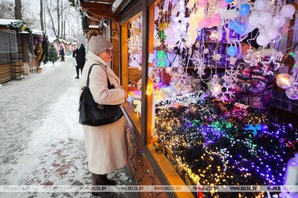 Пестрые, сияющие и манящие. Предновогодние ярмарки открылись в Бресте Пестрые, сияющие и манящие. Предновогодние ярмарки открылись в Бресте