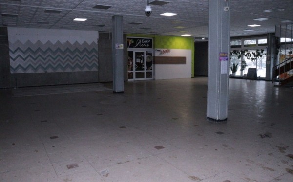 Почему пустует помещение на первом этаже барановичского кинотеатра «Октябрь» Почему пустует помещение на первом этаже барановичского кинотеатра «Октябрь»