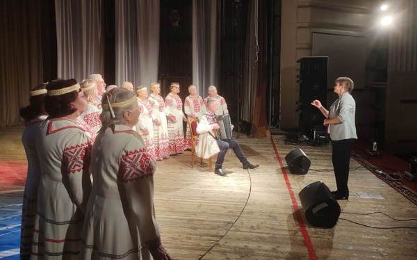 «Подпевал весь зал». В Барановичах прошел юбилейный концерт народного хора ветеранов «Сединка» «Подпевал весь зал». В Барановичах прошел юбилейный концерт народного хора ветеранов «Сединка»