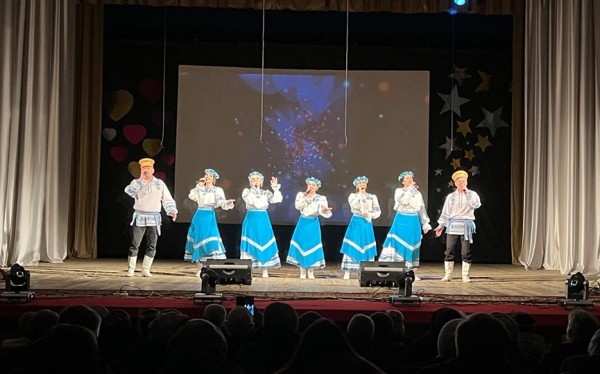 «Подпевал весь зал». В Барановичах прошел юбилейный концерт народного хора ветеранов «Сединка» «Подпевал весь зал». В Барановичах прошел юбилейный концерт народного хора ветеранов «Сединка»